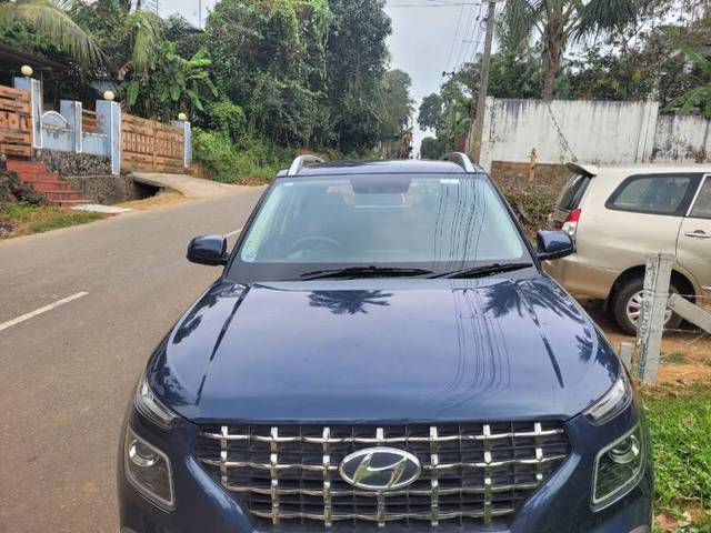 https://images10.gaadi.com/usedgaadi-sellcar/UsedCar/d5680c6ca/f6148e7f-47e1-4a89-bd9a-4dbe92f617bd.jpg?imwidth=6400