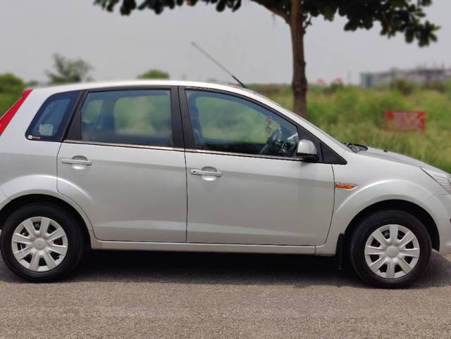https://images10.gaadi.com/usedgaadi-sellcar/UsedCar/d569798ea/e44ed301-2816-4b4d-9367-1c697b5555db.jpg?imwidth=6401