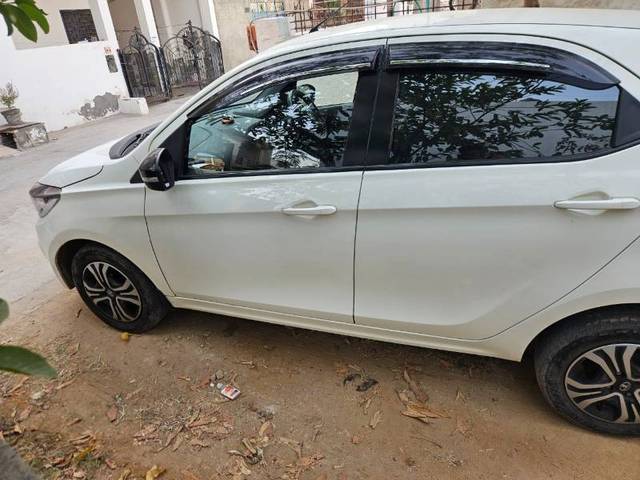 https://images10.gaadi.com/usedgaadi-sellcar/UsedCar/d56a4cd8a/d248f783-8102-4200-a548-60e2a3367699.jpeg?imwidth=6401