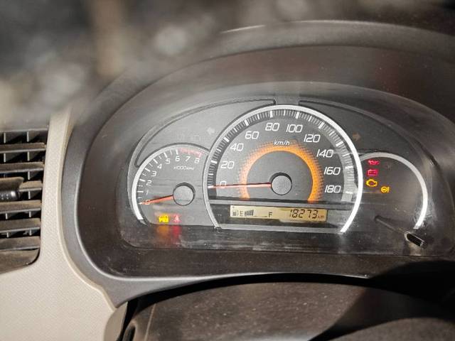 https://images10.gaadi.com/usedgaadi-sellcar/UsedCar/d56b461aa/dc9eb554-e4d2-485f-af91-5f2c2c49070a.jpg?imwidth=6402