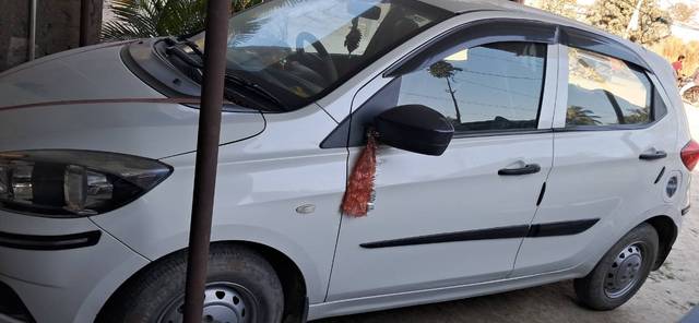 https://images10.gaadi.com/usedgaadi-sellcar/UsedCar/d56bb8c2a/1f93b4a0-c9a7-45f8-90c7-d546baffe5e1.jpg?imwidth=6400