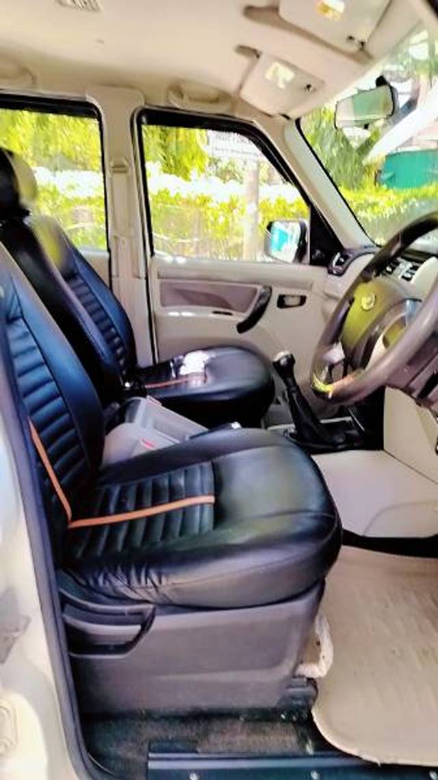 https://images10.gaadi.com/usedgaadi-sellcar/UsedCar/d56bcc5ba/23aa3a26-0fbf-4012-aeaf-2194c02b6ab2.jpg?imwidth=6400