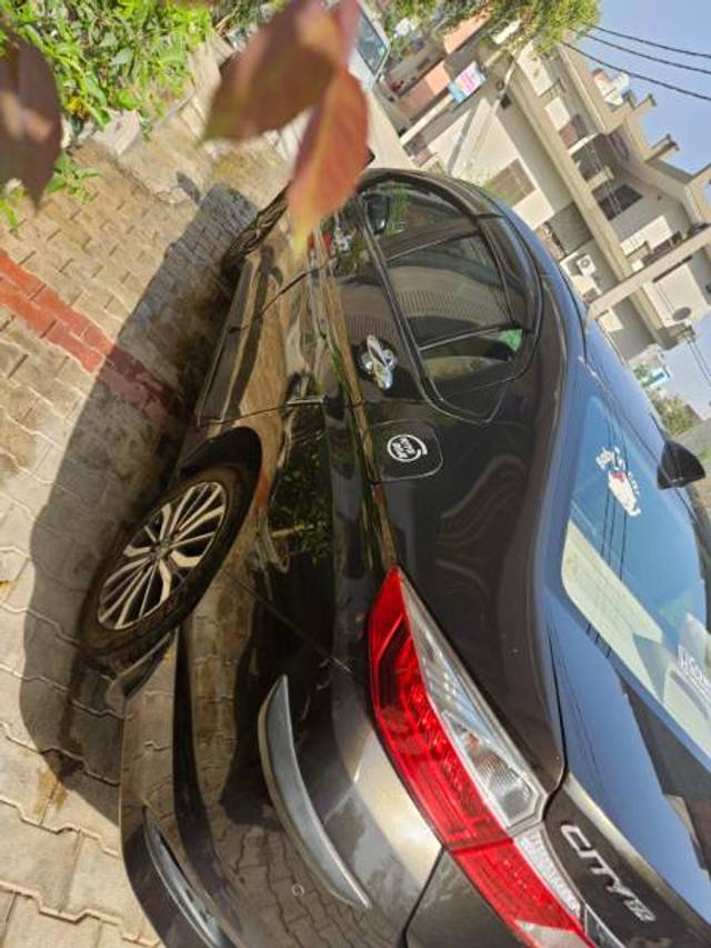 https://images10.gaadi.com/usedgaadi-sellcar/UsedCar/d56be6f1a/5dcc479e-ea2a-4152-866d-2c32fd00e3eb.jpg?imwidth=6402