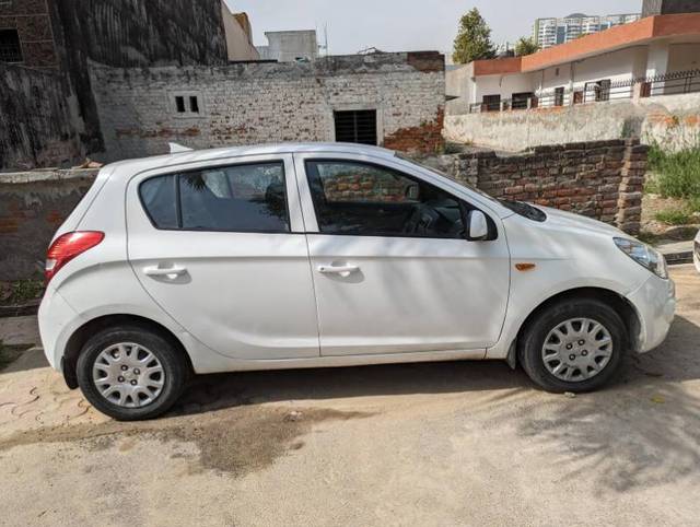 https://images10.gaadi.com/usedgaadi-sellcar/UsedCar/d56ca8b3a/a519c6ed-464c-4fc4-9e5b-5d774f77586a.jpg?imwidth=6401