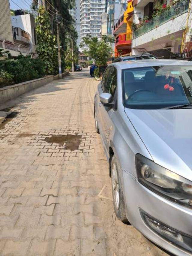 https://images10.gaadi.com/usedgaadi-sellcar/UsedCar/d56dd641a/ce4ae2ee-da01-41b8-8d06-8a0c1d0287bc.jpg?imwidth=6401