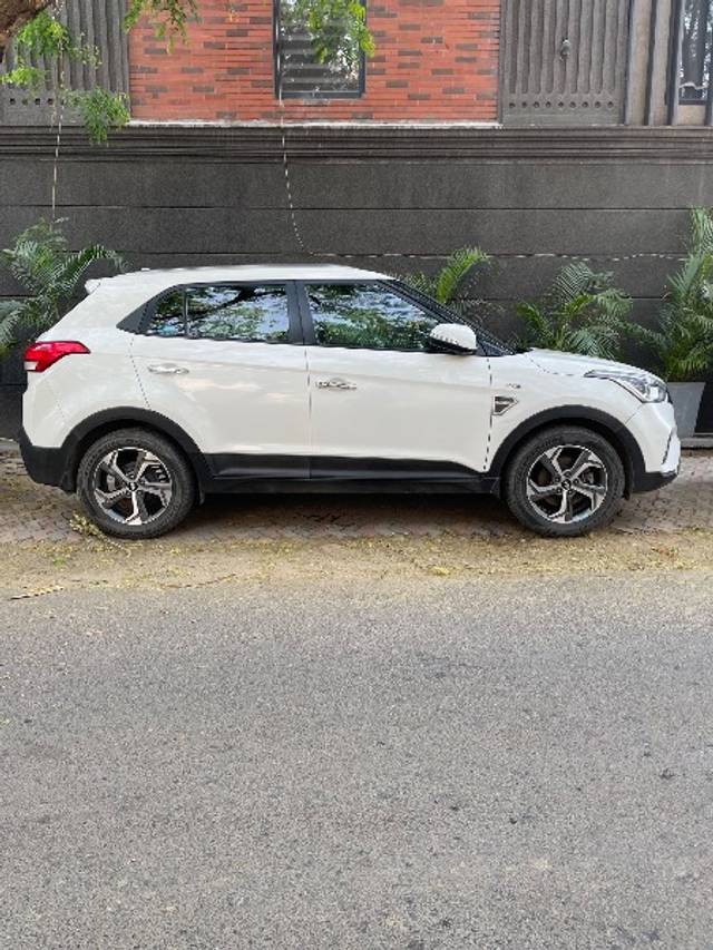 https://images10.gaadi.com/usedgaadi-sellcar/UsedCar/d56f17c5a/fddecd8b-be8c-4b76-8870-50d42919b7d6.jpeg?imwidth=6400