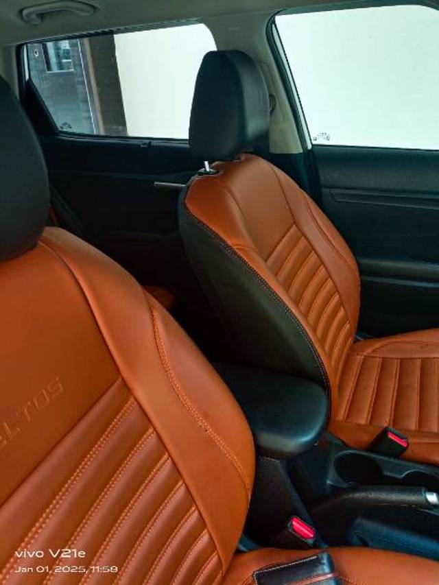 https://images10.gaadi.com/usedgaadi-sellcar/UsedCar/d56f1c41a/aef8ef03-6f6d-4ced-b72e-986a1fcb5c9a.jpg?imwidth=6401