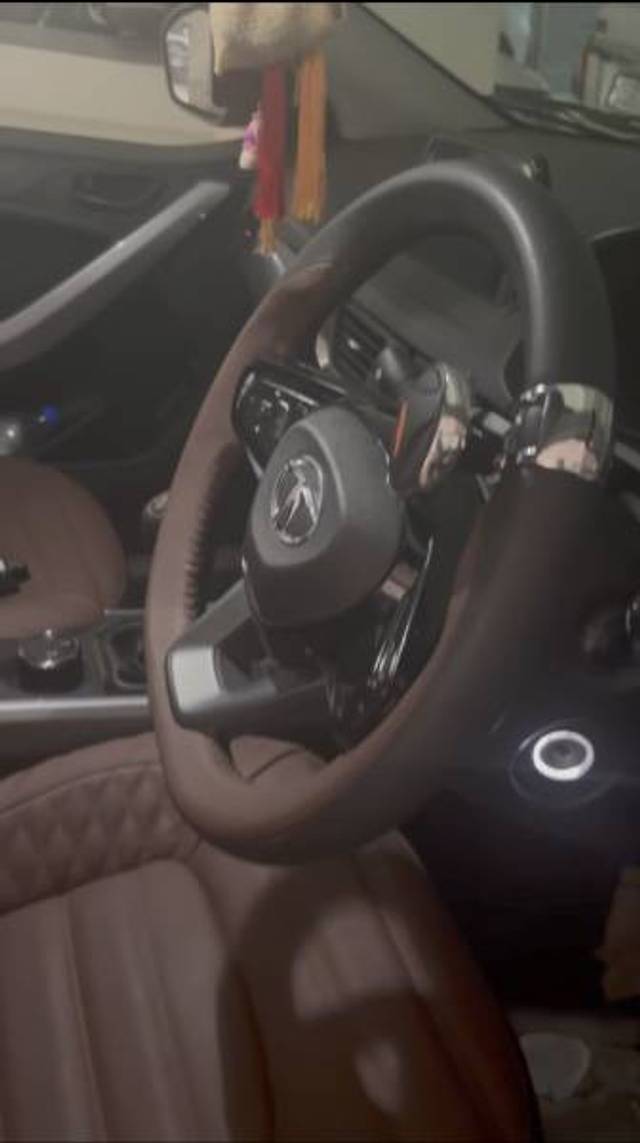 https://images10.gaadi.com/usedgaadi-sellcar/UsedCar/d56f3d16a/59cc9013-bd2c-4cd7-8c6a-701414c792c0.png?imwidth=6402