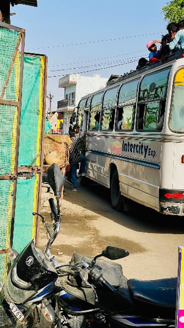 https://images10.gaadi.com/usedgaadi-sellcar/UsedCar/d56f8170a/642e3b48-5754-4dc1-b481-48f54315cd9a.jpeg?imwidth=6402