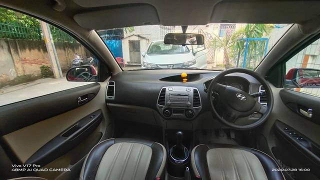 https://images10.gaadi.com/usedgaadi-sellcar/UsedCar/d570825ea/c771a003-7677-4ef2-9197-3aca17cd66bf.jpg?imwidth=6402