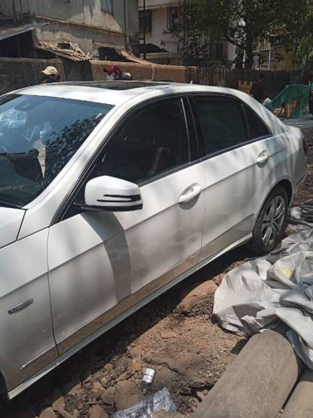 https://images10.gaadi.com/usedgaadi-sellcar/UsedCar/d570cb1ca/f8d26b6c-d273-4c9d-bc0a-cccb08766c1c.jpeg?imwidth=6401