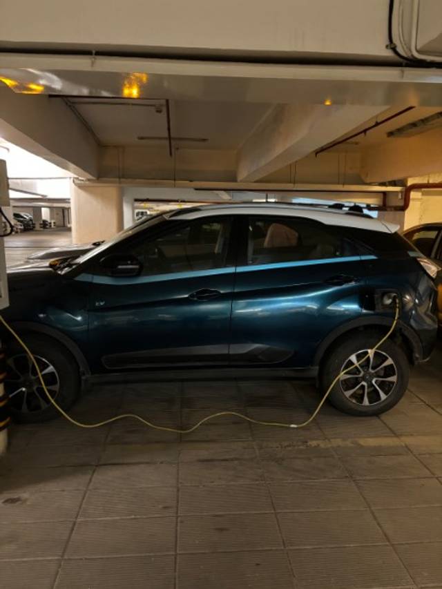 https://images10.gaadi.com/usedgaadi-sellcar/UsedCar/d571482aa/49a5b36b-6aa8-4708-8988-1d9170937295.jpeg?imwidth=6401