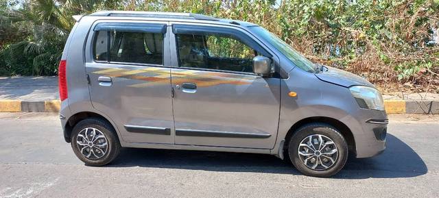 https://images10.gaadi.com/usedgaadi-sellcar/UsedCar/d5722362a/f4281df7-cc9c-4a95-a6f9-5d276eea6a00.jpg?imwidth=6401