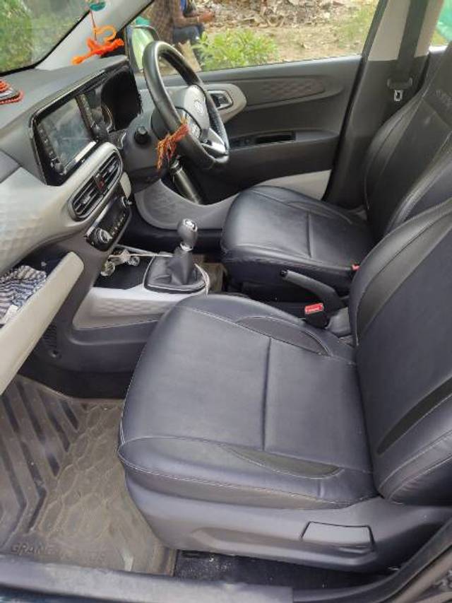 https://images10.gaadi.com/usedgaadi-sellcar/UsedCar/d57431b0a/32358209-bcf7-42cd-b705-d23ffd890977.jpg?imwidth=6402