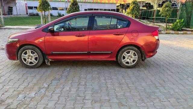 https://images10.gaadi.com/usedgaadi-sellcar/UsedCar/d575c357a/baebdeeb-63a7-4282-96b0-f5847b4d47ca.jpg?imwidth=6402