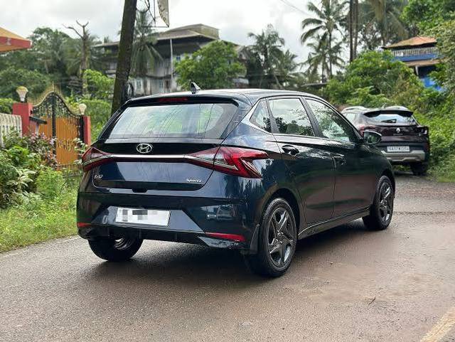 https://images10.gaadi.com/usedgaadi-sellcar/UsedCar/d577efa5a/7625849b-0899-4a25-bded-872e554f8236.jpeg?imwidth=6401