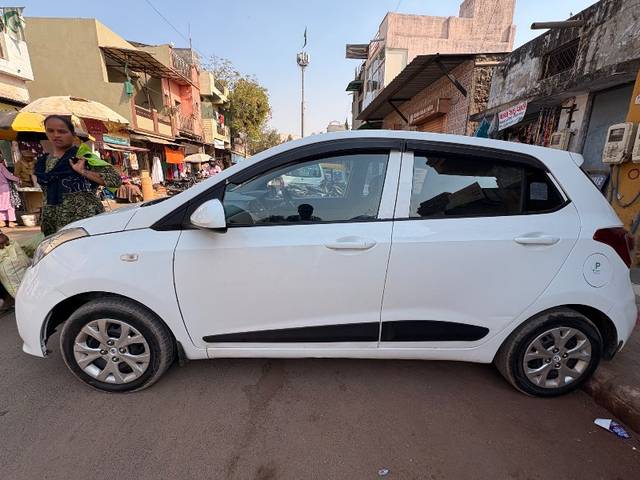 https://images10.gaadi.com/usedgaadi-sellcar/UsedCar/d5787cada/4d1b9116-100f-46ac-b52d-11b728a13e46.jpeg?imwidth=6402