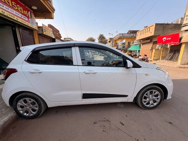 https://images10.gaadi.com/usedgaadi-sellcar/UsedCar/d5787cada/ebc8c035-cad0-44a6-bcd7-407a1c477826.jpeg?imwidth=6401