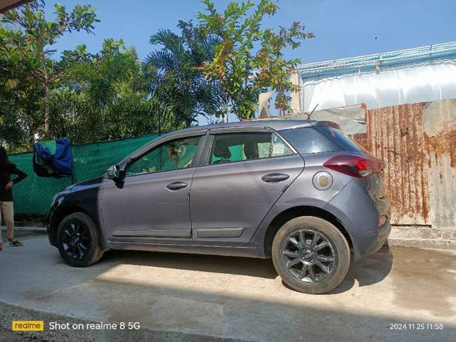 https://images10.gaadi.com/usedgaadi-sellcar/UsedCar/d578de16a/77c58d3e-8f5e-446d-a9f7-e9d5910a898e.jpg?imwidth=6402