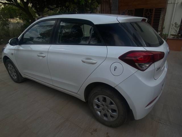 https://images10.gaadi.com/usedgaadi-sellcar/UsedCar/d579b2a5a/5b4be2ab-2576-40f5-b4c9-eec9c171f6e7.jpeg?imwidth=6401
