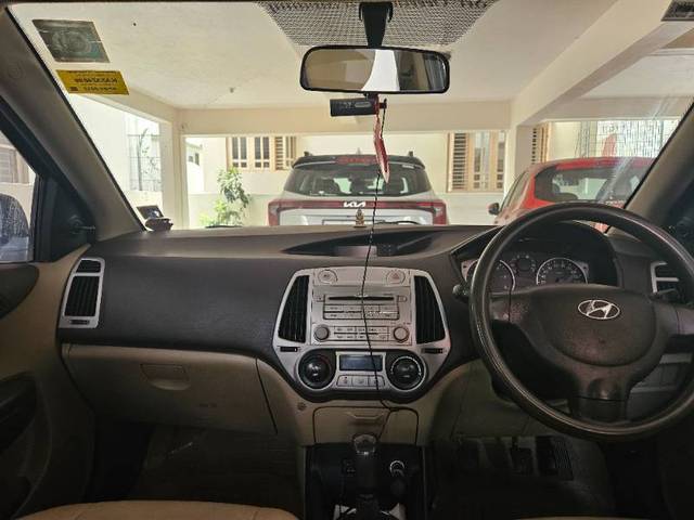 https://images10.gaadi.com/usedgaadi-sellcar/UsedCar/d57af0cfa/5bad908a-3138-4b20-8b7b-767397374791.jpg?imwidth=6402