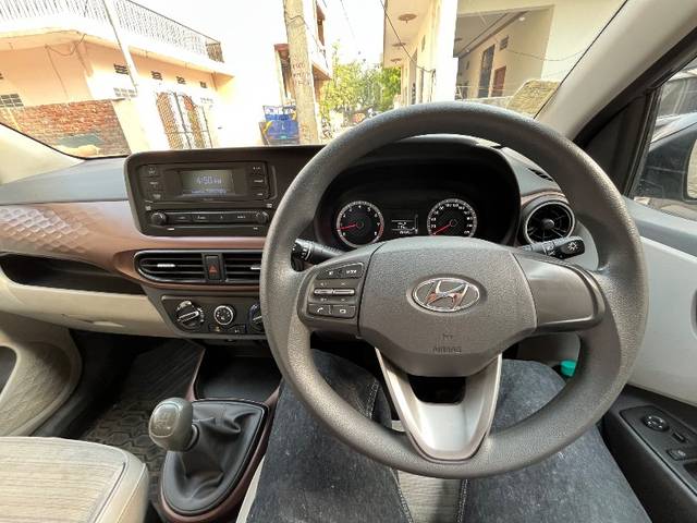 https://images10.gaadi.com/usedgaadi-sellcar/UsedCar/d57c9a92a/9e0df383-56f5-4d0b-8aa3-3549f245f5fd.jpeg?imwidth=6401