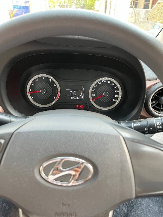 https://images10.gaadi.com/usedgaadi-sellcar/UsedCar/d57c9a92a/fe710af7-2627-4c35-a54d-20d8c45d2ec7.jpeg?imwidth=6402