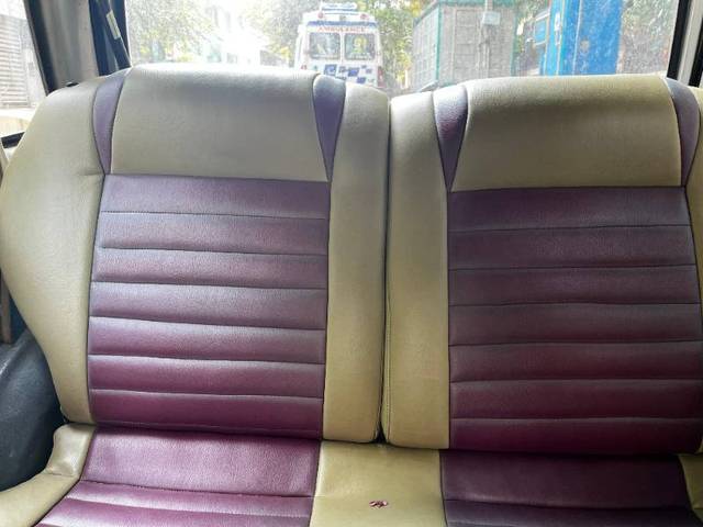 https://images10.gaadi.com/usedgaadi-sellcar/UsedCar/d57de6eba/a17f1bb3-fee0-42f6-971f-9ff56d9bf9da.jpeg?imwidth=6402