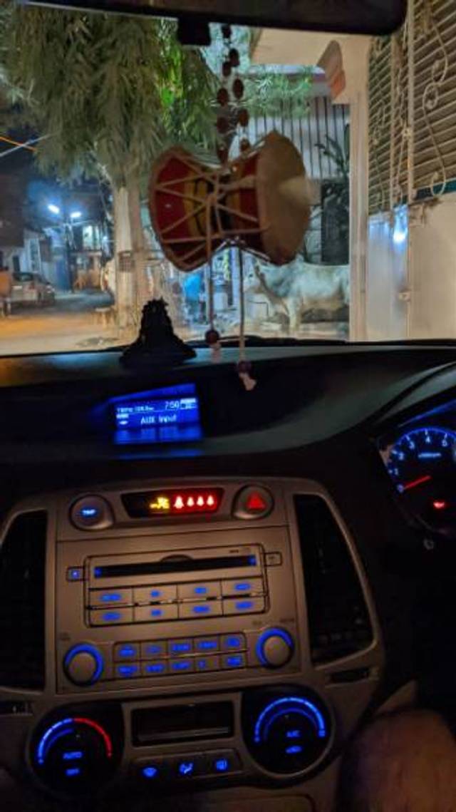 https://images10.gaadi.com/usedgaadi-sellcar/UsedCar/d57ed858a/f402e23e-c472-4420-8a7b-3e2675ce4b56.jpg?imwidth=6402