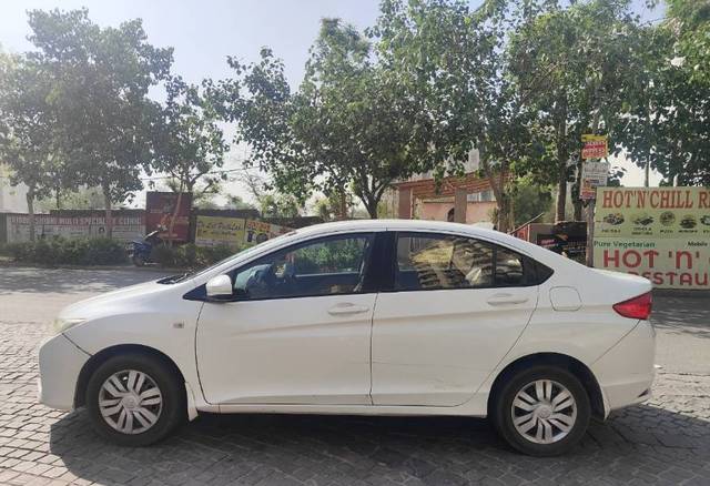 https://images10.gaadi.com/usedgaadi-sellcar/UsedCar/d58088fca/6223dd67-17fd-4e72-ab05-d2572fe4e43a.jpg?imwidth=6401