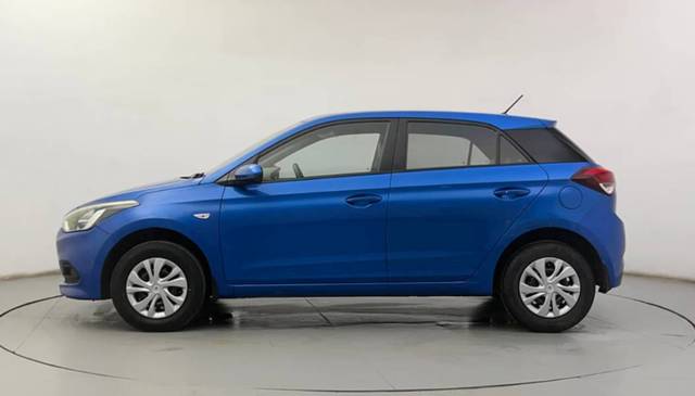 https://images10.gaadi.com/usedgaadi-sellcar/UsedCar/d5814557a/73194c7c-a7c4-448b-81e2-b863ef7ada2f.jpg?imwidth=6401