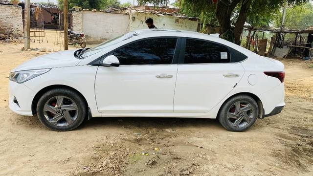 https://images10.gaadi.com/usedgaadi-sellcar/UsedCar/d58181d8a/3f7aa100-0791-448e-a806-094e33e9ca2b.jpg?imwidth=6401