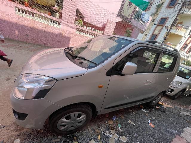 https://images10.gaadi.com/usedgaadi-sellcar/UsedCar/d581bba3a/0033ad6e-616e-4c0e-ac24-95d559e8dab1.jpeg?imwidth=6400