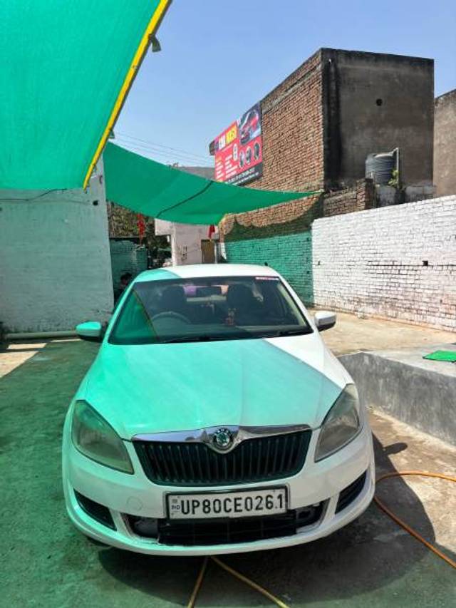 https://images10.gaadi.com/usedgaadi-sellcar/UsedCar/d5830558a/1cec3913-c1b5-4d78-b1e5-a5deee1f9074.jpg?imwidth=6400