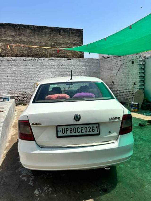https://images10.gaadi.com/usedgaadi-sellcar/UsedCar/d5830558a/27fb7311-46c5-457e-b90e-cf869e185a2e.jpg?imwidth=6402