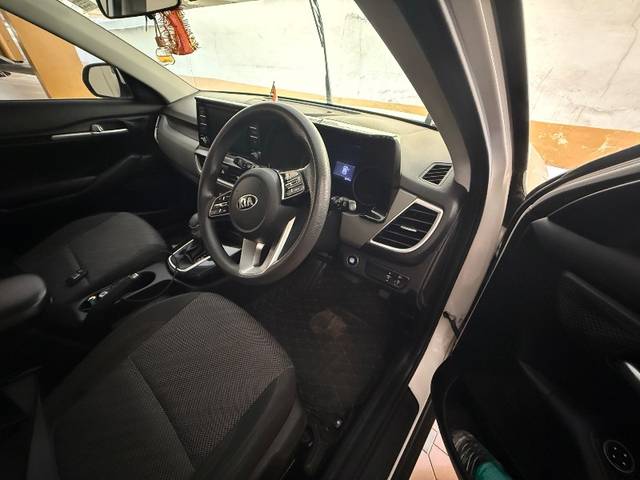 https://images10.gaadi.com/usedgaadi-sellcar/UsedCar/d58320dca/dde76212-e211-456d-83d9-af24a31fb230.jpeg?imwidth=6402