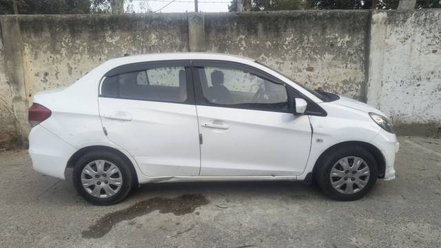 https://images10.gaadi.com/usedgaadi-sellcar/UsedCar/d5837205a/c43db634-725c-402a-8900-11ca30b2b65a.jpeg?imwidth=6401