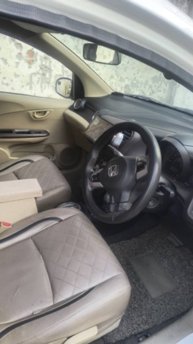 https://images10.gaadi.com/usedgaadi-sellcar/UsedCar/d5837205a/ecd33a32-7e59-4cf6-8c37-ec3797a16463.jpeg?imwidth=6402
