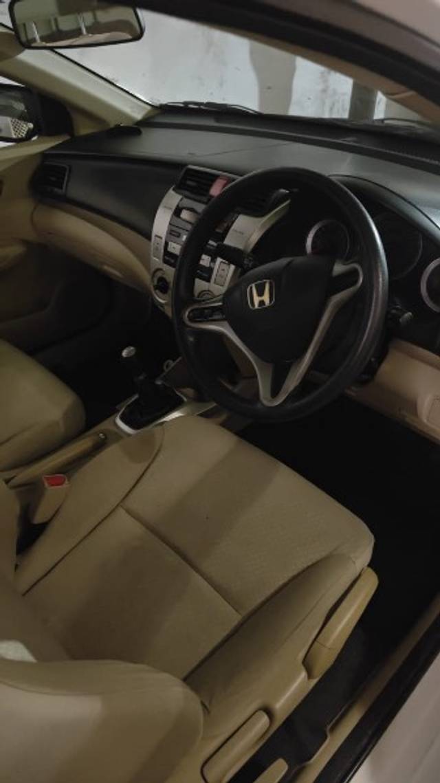 https://images10.gaadi.com/usedgaadi-sellcar/UsedCar/d58402d1a/cb94632b-1b16-4ec8-aad6-0dbcd67bfd03.jpeg?imwidth=6402