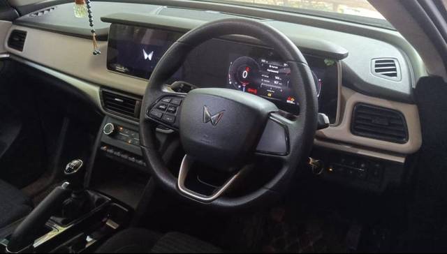 https://images10.gaadi.com/usedgaadi-sellcar/UsedCar/d58587c4a/5c76c9cb-2301-49b9-a878-dce4c5cb14cf.jpg?imwidth=6402