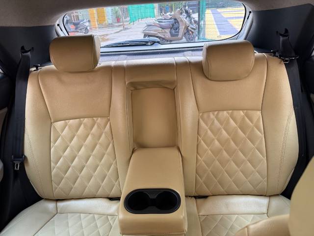 https://images10.gaadi.com/usedgaadi-sellcar/UsedCar/d585deafa/c0bce9b9-f144-4972-895b-8c3785c6d672.jpeg?imwidth=6400