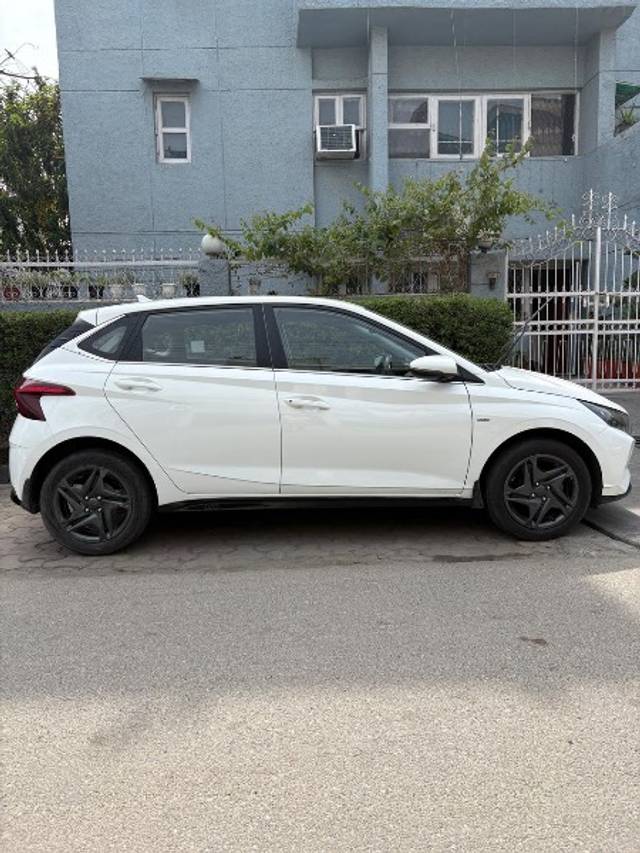 https://images10.gaadi.com/usedgaadi-sellcar/UsedCar/d58738cda/05013237-7c4f-40ce-8dad-51374d7170fa.jpeg?imwidth=6401