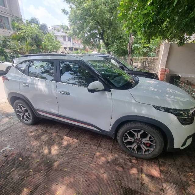 https://images10.gaadi.com/usedgaadi-sellcar/UsedCar/d58847b1a/6cce51f6-9184-4dcb-8029-ef4582a6630d.jpg?imwidth=6400