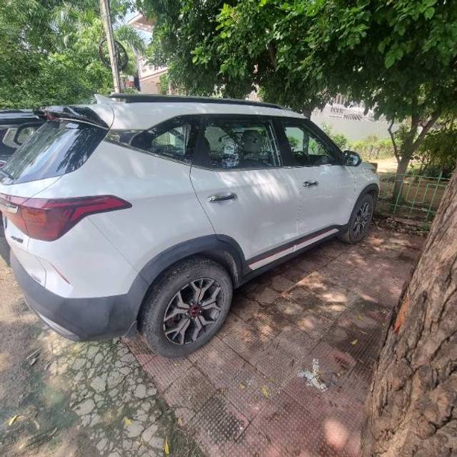 https://images10.gaadi.com/usedgaadi-sellcar/UsedCar/d58847b1a/8354d1ac-dda6-4894-8ba2-bea5fa65e7f7.jpg?imwidth=6401