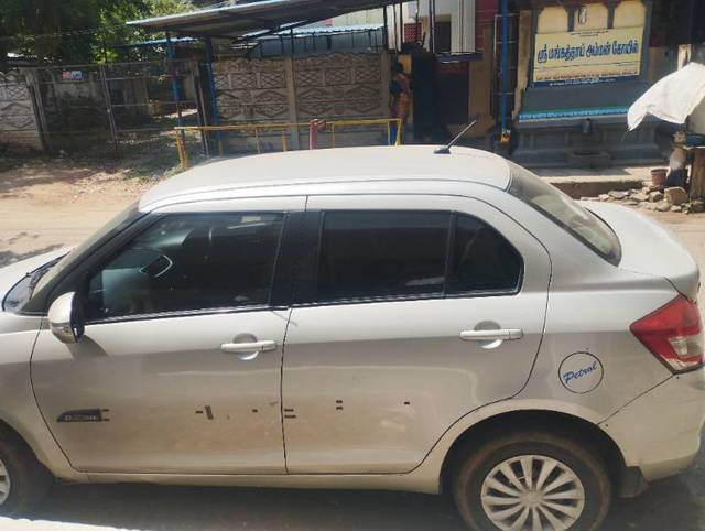 https://images10.gaadi.com/usedgaadi-sellcar/UsedCar/d588c74ca/bba14a8a-064f-42fc-bb7f-74aa8cb1b33a.jpg?imwidth=6402