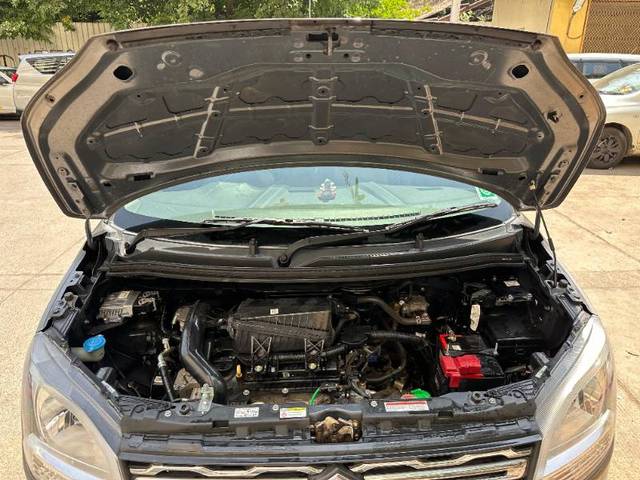 https://images10.gaadi.com/usedgaadi-sellcar/UsedCar/d58a51a0a/6c0072a8-bf41-4084-890d-edc3e0a8703e.jpeg?imwidth=6401