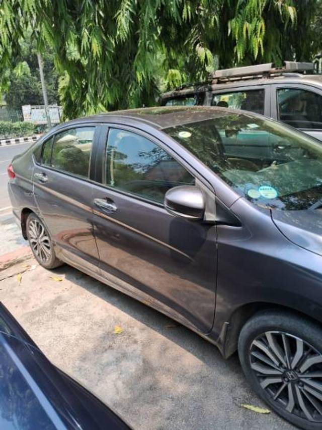 https://images10.gaadi.com/usedgaadi-sellcar/UsedCar/d58b7442a/3ce24777-6ae8-44a5-8691-eedfe7af4218.jpeg?imwidth=6402