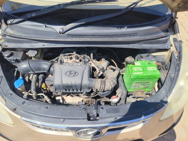 https://images10.gaadi.com/usedgaadi-sellcar/UsedCar/d58bdc92a/2feb614b-7abc-4d9d-aa32-a250e9771389.jpeg?imwidth=6402