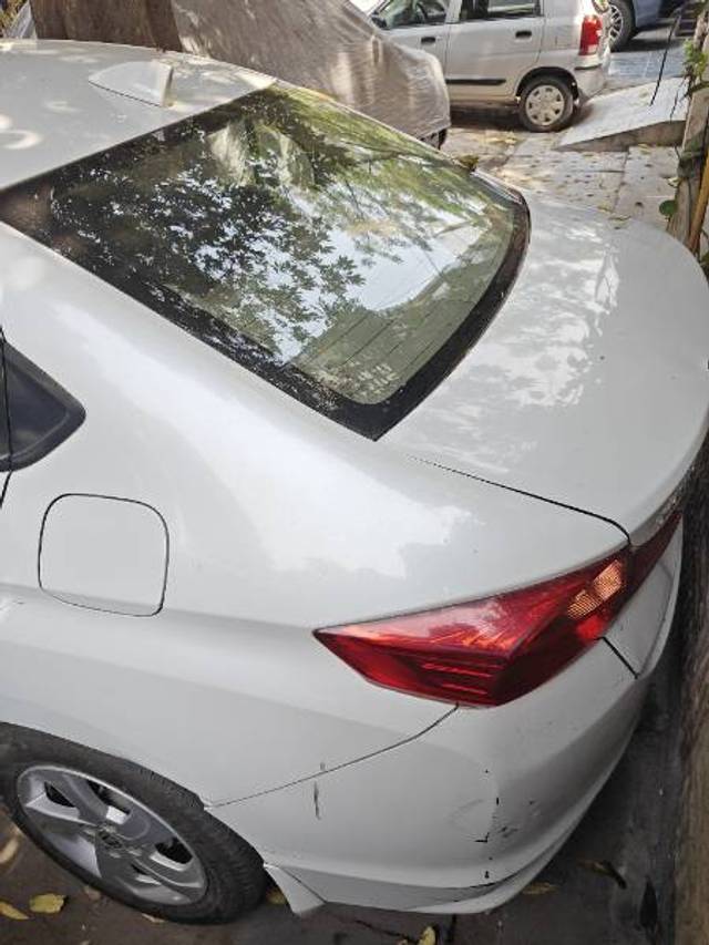 https://images10.gaadi.com/usedgaadi-sellcar/UsedCar/d58d00d0a/d80fb25b-e0b1-4b7c-8b70-f80ab3e1db5c.jpg?imwidth=6402