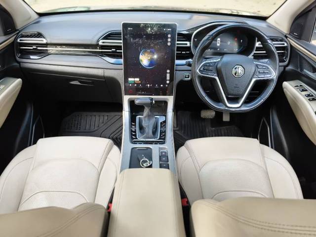 https://images10.gaadi.com/usedgaadi-sellcar/UsedCar/d58edd61a/9cefbc05-8a4c-41ff-b94a-e5de151f7bd6.jpg?imwidth=6402